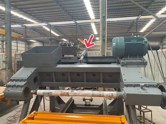 Supplementary pressure cylinder