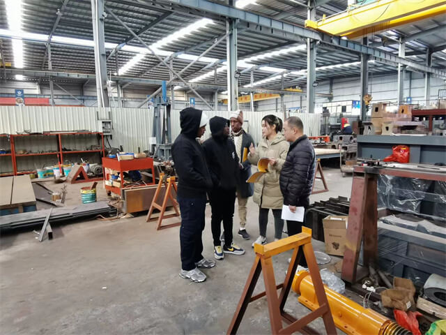 Welcome Cameroon Customers to Visit Dafon Factory