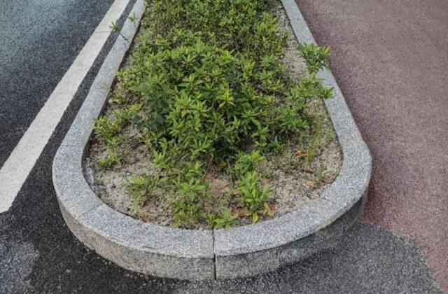 U-shaped Kerb stone