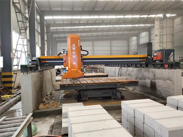 machine block cutting granite