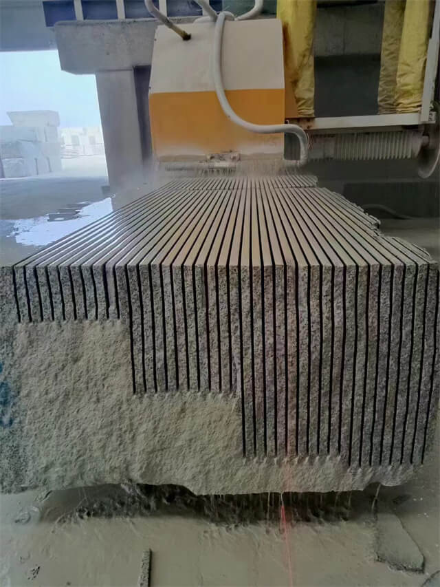 Reliable and efficient block cutting machine